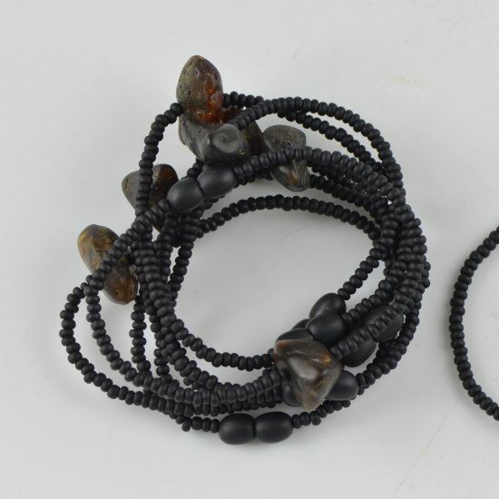 Amber bracelet raw black with screw clasp